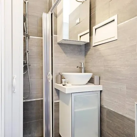 Chic & Modern 1 Bed Sleeps 4, Vatican Lejlighed